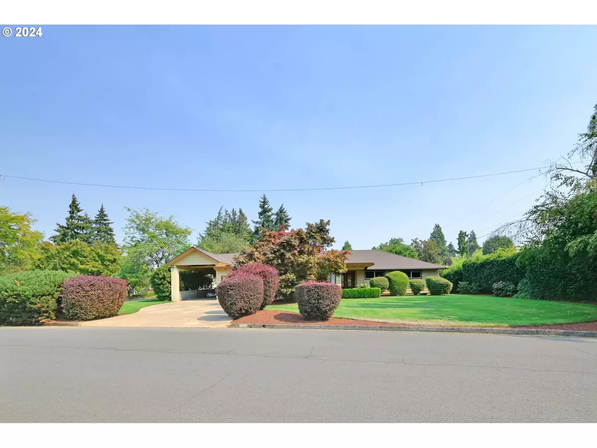 Eugene, OR 97401,925 ASCOT DR