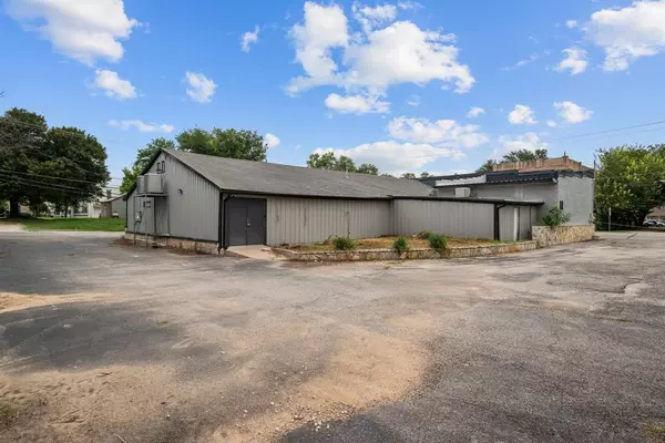 200 SW Barnard Street, Glen Rose, TX 76043