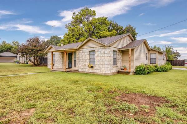 600 Bluff Street, Granbury, TX 76048