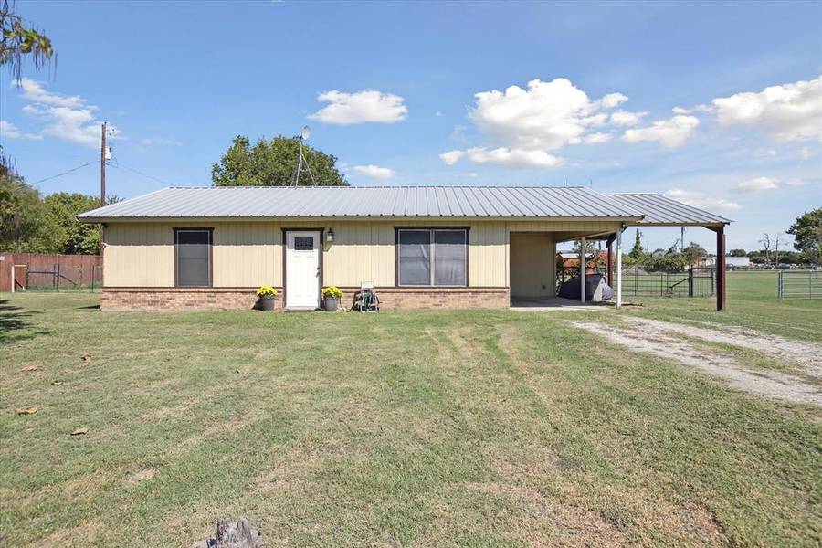 1305 Hutchins Lane, Reno, TX 76082