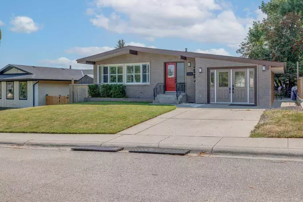 1227 Ninga RD NW,  Calgary,  AB T2K 2P3