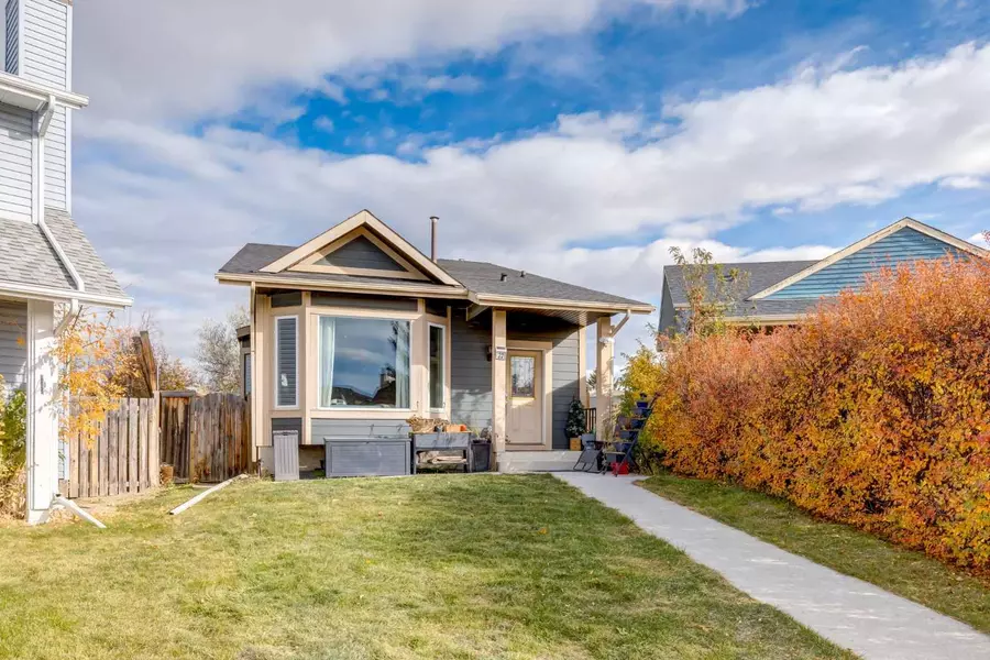 22 Martingrove Mews Northeast, Calgary, AB T3J 2S9