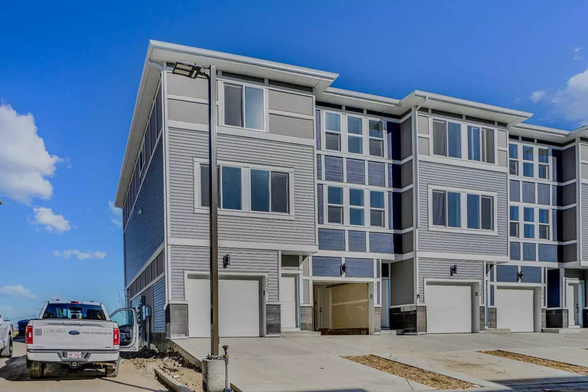 Chestermere, AB T1X2S3,33 Merganser DR #501