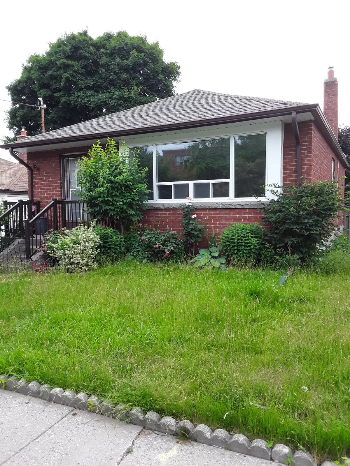 Toronto E03, ON M4B 2K1,1036 Victoria Park AVE