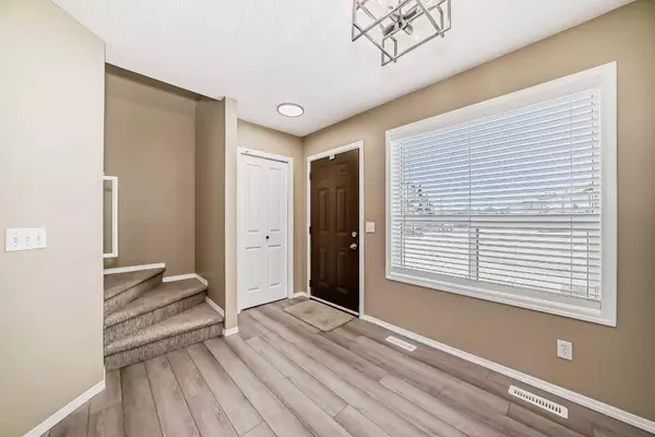 Calgary, AB T3J 0G4,233 Saddlebrook PT NE