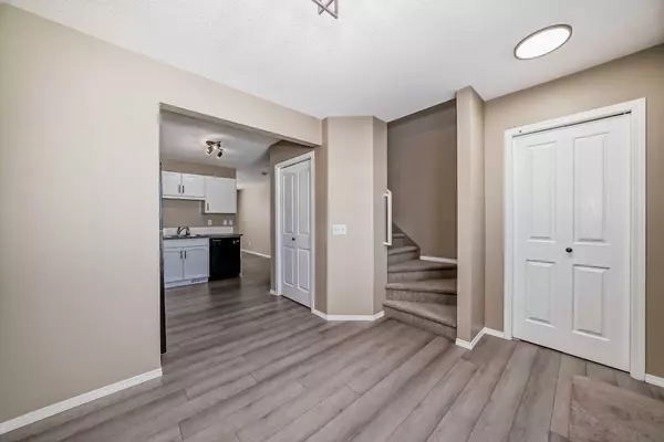 Calgary, AB T3J 0G4,233 Saddlebrook PT NE