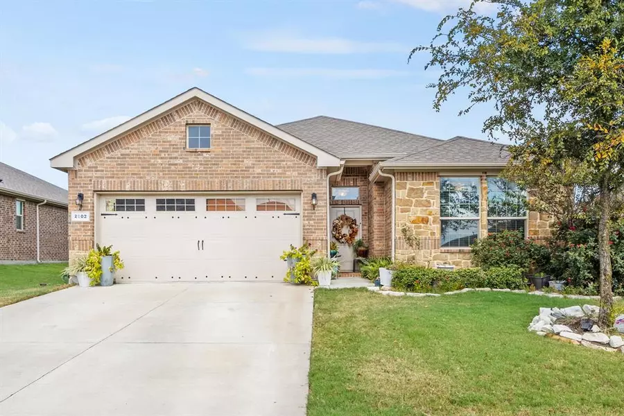 2602 Sunburst Drive, Glenn Heights, TX 75154