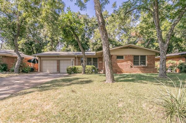 1515 Camellia Drive, Arlington, TX 76013