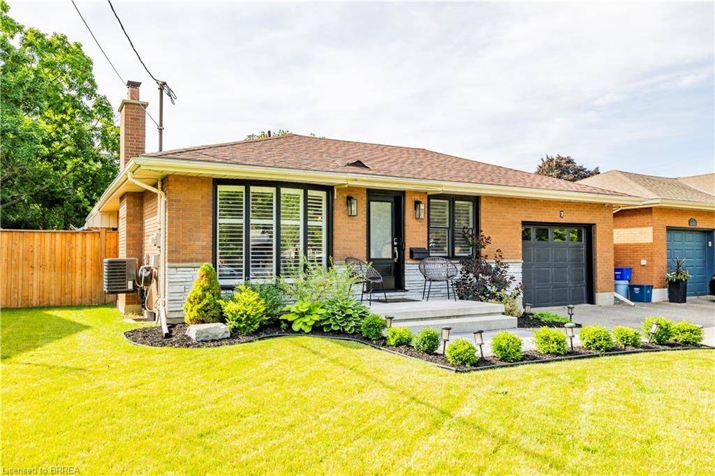 Brantford, ON N3R 4V6,7 Henderson AVE