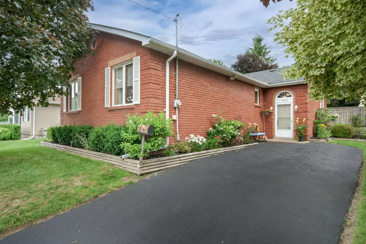 Bradford West Gwillimbury, ON L3Z 1K1,165 Frederick ST