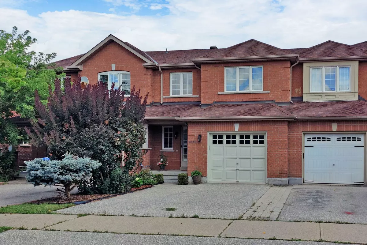 Mississauga, ON L5V 3A2,6101 Rowers CRES