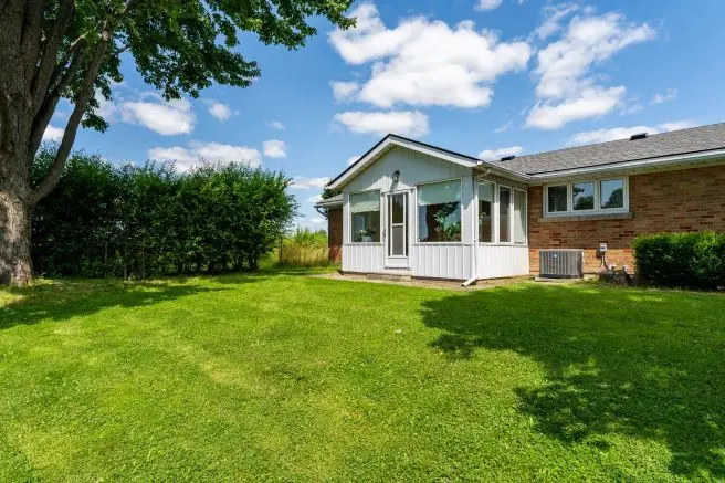 Hamilton, ON L9H 7K9,15 Algonquin AVE