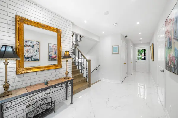 East Gwillimbury, ON L9N 1A3,69 Oak AVE