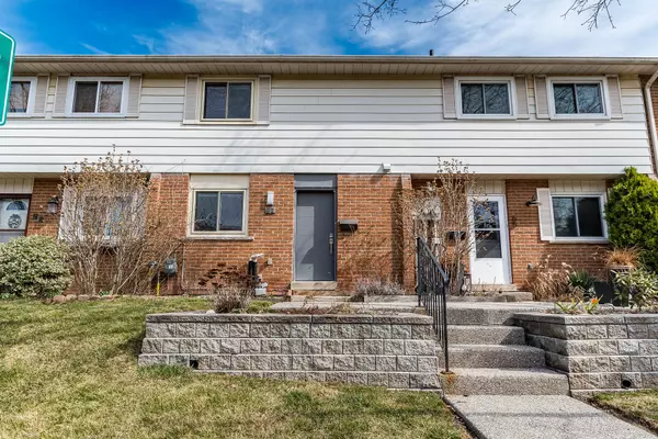 67 Sarah LN, Oakville, ON L6L 3V2