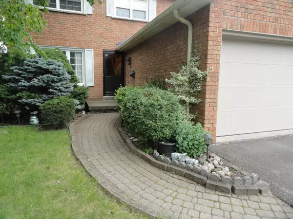 Mississauga, ON L5C 3S2,4214 Butternut CT