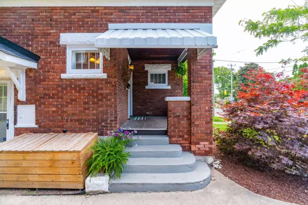 Kitchener, ON N2M 3B5,14 Highland RD W