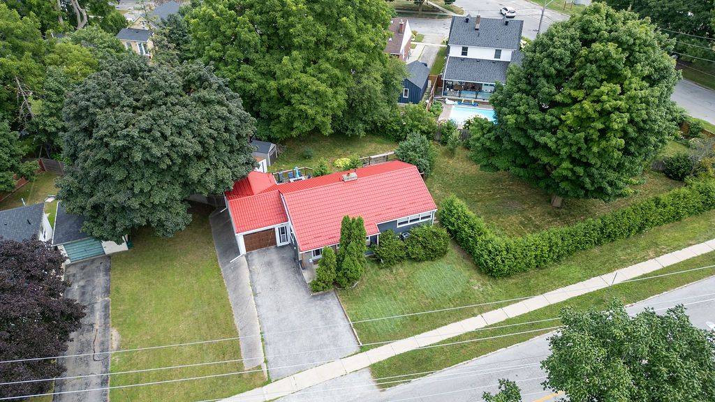 Barrie, ON L4N 3G4,325 Innisfil ST