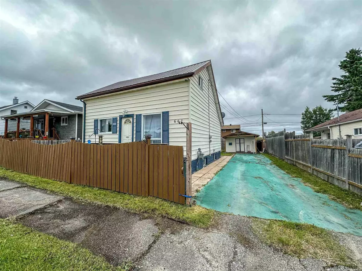 Iroquois Falls, ON P0K 1E0,667 Paradis ST