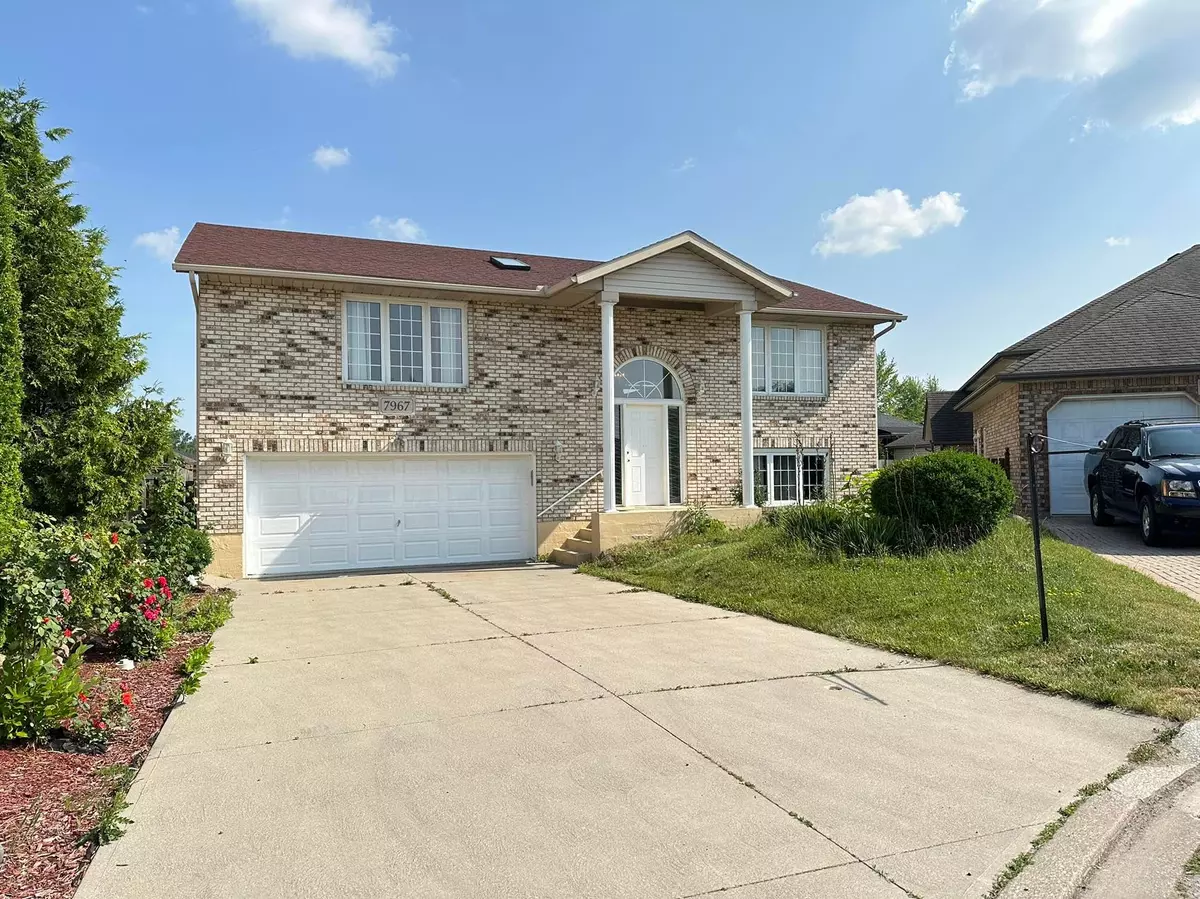 Windsor, ON N8R 2H7,7967 Latina CT