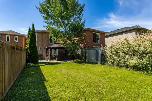 Pickering, ON L1X 2V8,736 Swan PL