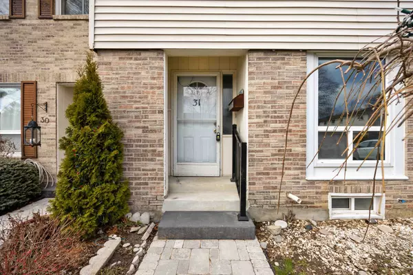 Oshawa, ON L1K 1M1,611 Galahad DR #31