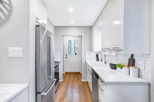 Aurora, ON L4G 3B6,39 Jasper DR