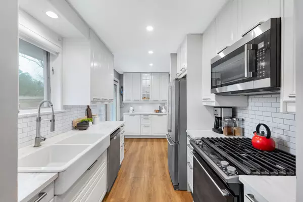 Aurora, ON L4G 3B6,39 Jasper DR