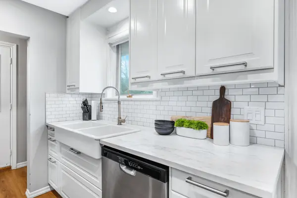 Aurora, ON L4G 3B6,39 Jasper DR