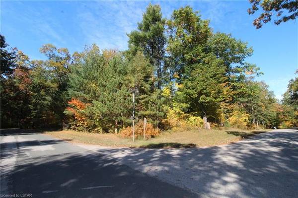 Lambton Shores, ON N0M 1T0,LOT 86 PINETREE DR