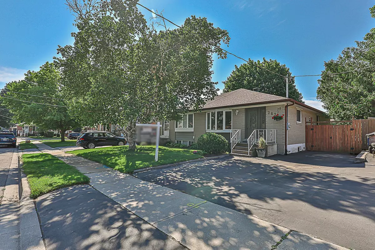 Newmarket, ON L3Y 2Z5,262 Silverbirch DR