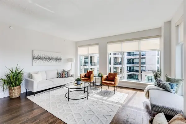 Toronto W01, ON M6S 0A1,1 Old Mill DR #1004