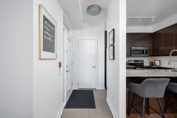 Mississauga, ON L5B 0E6,370 Square One DR #Th14