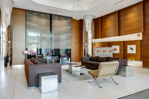 1 Valhalla Inn RD #810, Toronto W08, ON M9B 1S9