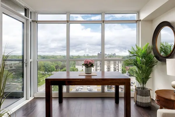 1 Valhalla Inn RD #810, Toronto W08, ON M9B 1S9