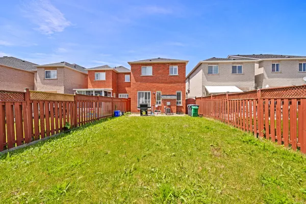 Mississauga, ON L5W 1M4,522 Rossellini DR