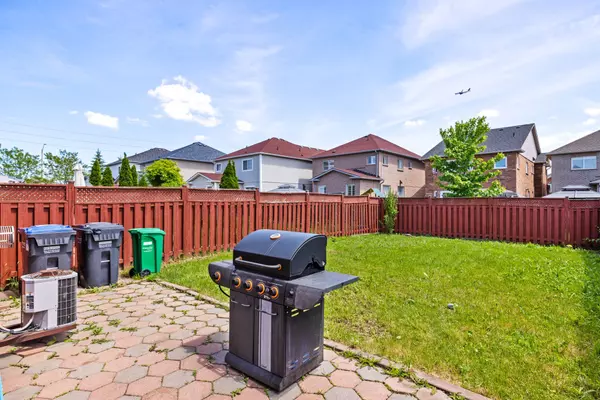 Mississauga, ON L5W 1M4,522 Rossellini DR