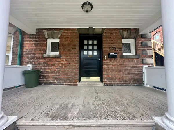 Toronto W01, ON M6R 2M2,272 Roncesvalles AVE