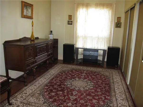 Hamilton, ON L8N 2L8,175 Walnut ST S