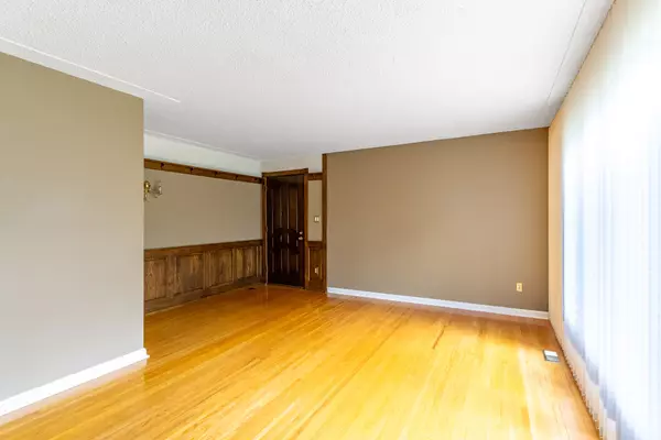 Hamilton, ON L9A 2K8,97 Meadowlark DR E