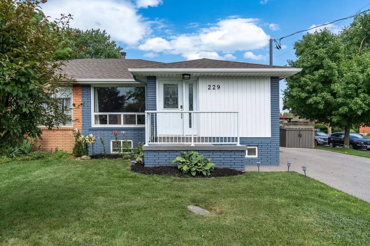 Whitby, ON L1N 1Y3,229 Lupin DR