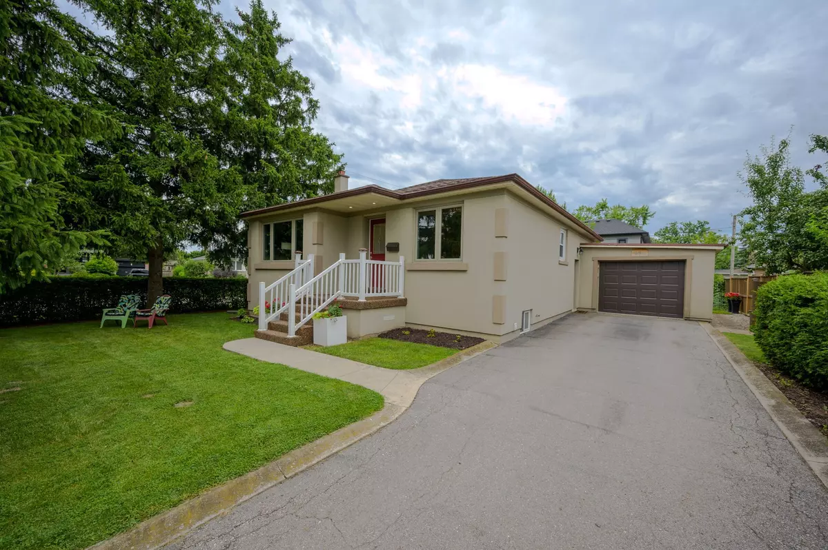 Oakville, ON L6L 4H2,631 Trudale CT