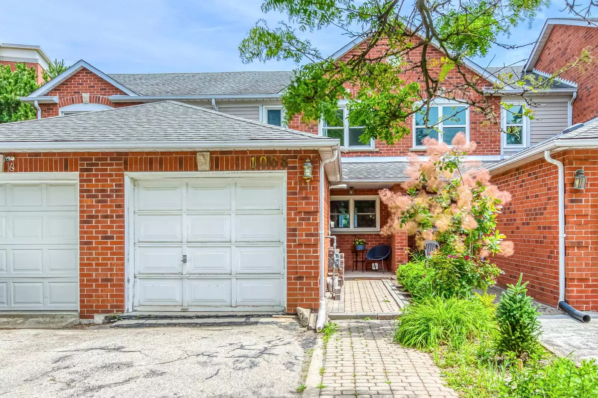 Oakville, ON L6H 2B5,1068 Queens AVE