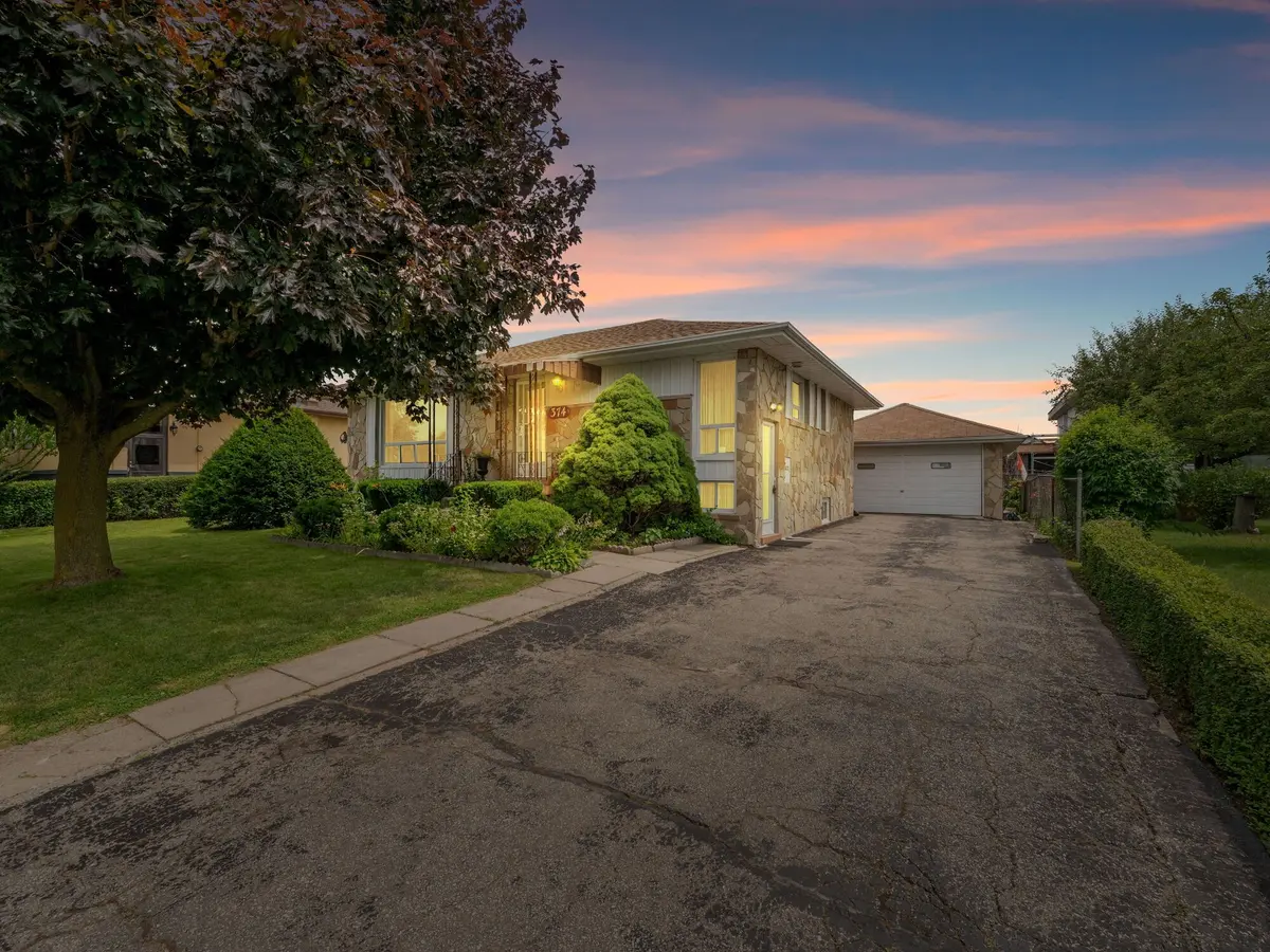 Oakville, ON L6K 1X2,374 Wentworth ST