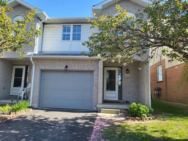 Hamilton, ON L8J 3V7,800 PARAMOUNT DR #32