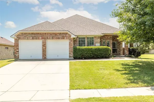 5739 Derek Way, Grand Prairie, TX 75052