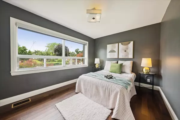 Toronto E04, ON M1R 3M7,64 Marchington CIR