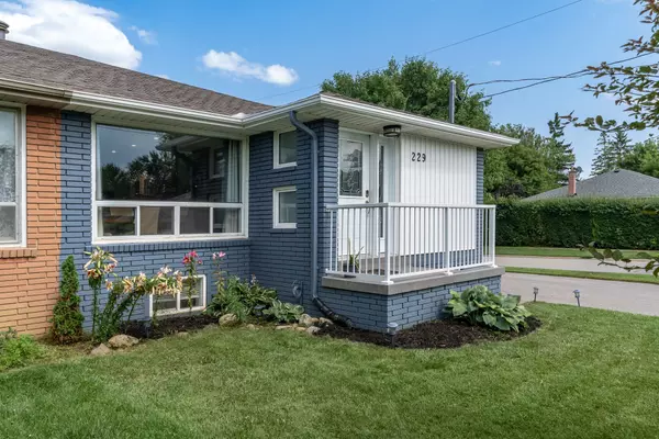 Whitby, ON L1N 1Y3,229 Lupin DR