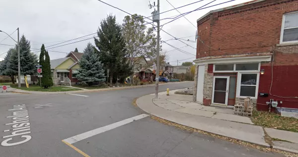 Toronto E03, ON M4C 4V9,131 Chisholm AVE