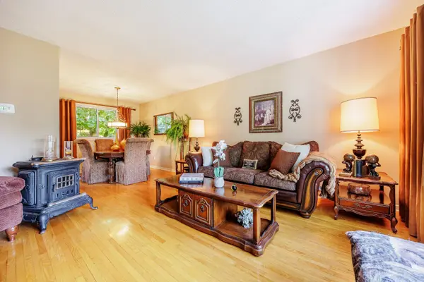 Barrie, ON L4N 4H9,275 Pine DR