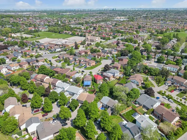 Brampton, ON L6Z 1G3,62 Amberwood SQ